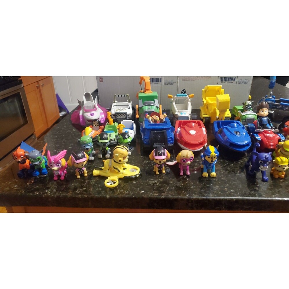 Paw Patrol Lot Of 40 + Figures Cars Rubble Marshal Skye Rocky Everest Chase